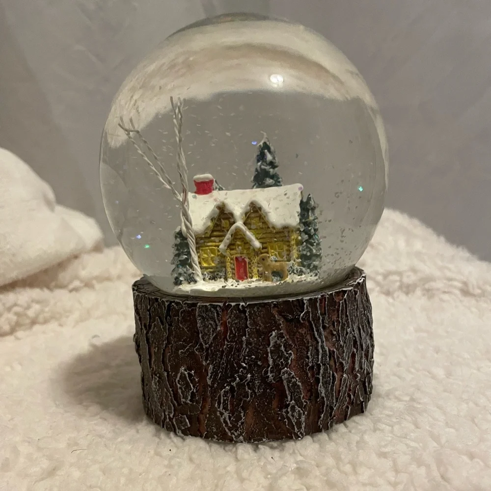 3 Christmas Snow Globes - Picture 3 of 4